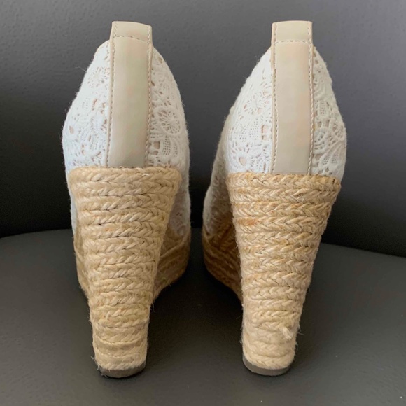 Aldo Pearl-White Color Lace high heel size 7 - Picture 5 of 7